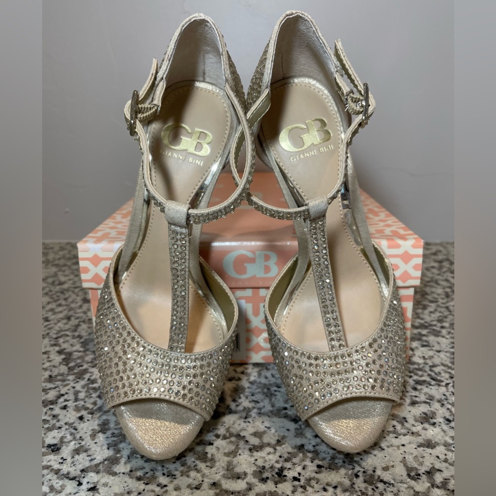 Size 5 Gianni Bini Bright-Night platform heels in Sand Gold.